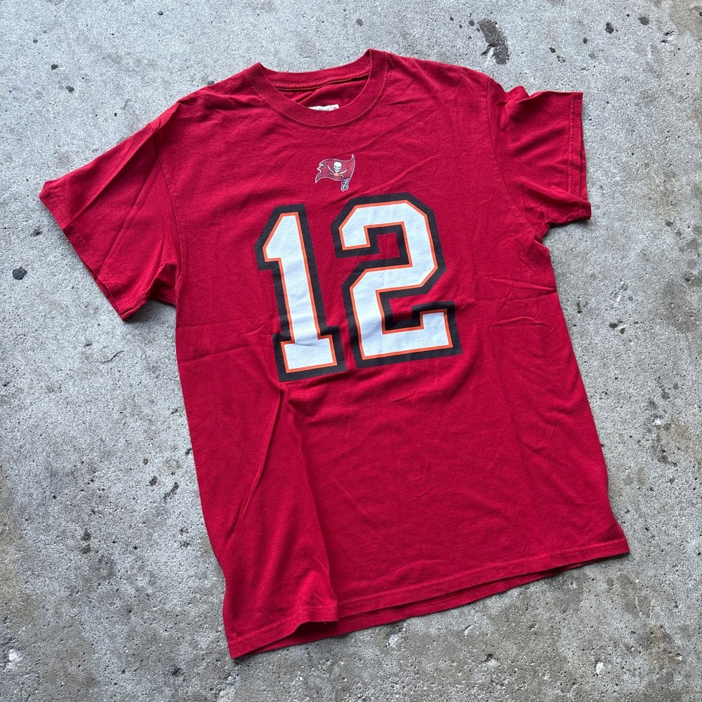 NFL Team Apparel Tampa Bay Buccaneers Tom Brady 12 T-Shirt Red Mens Medium